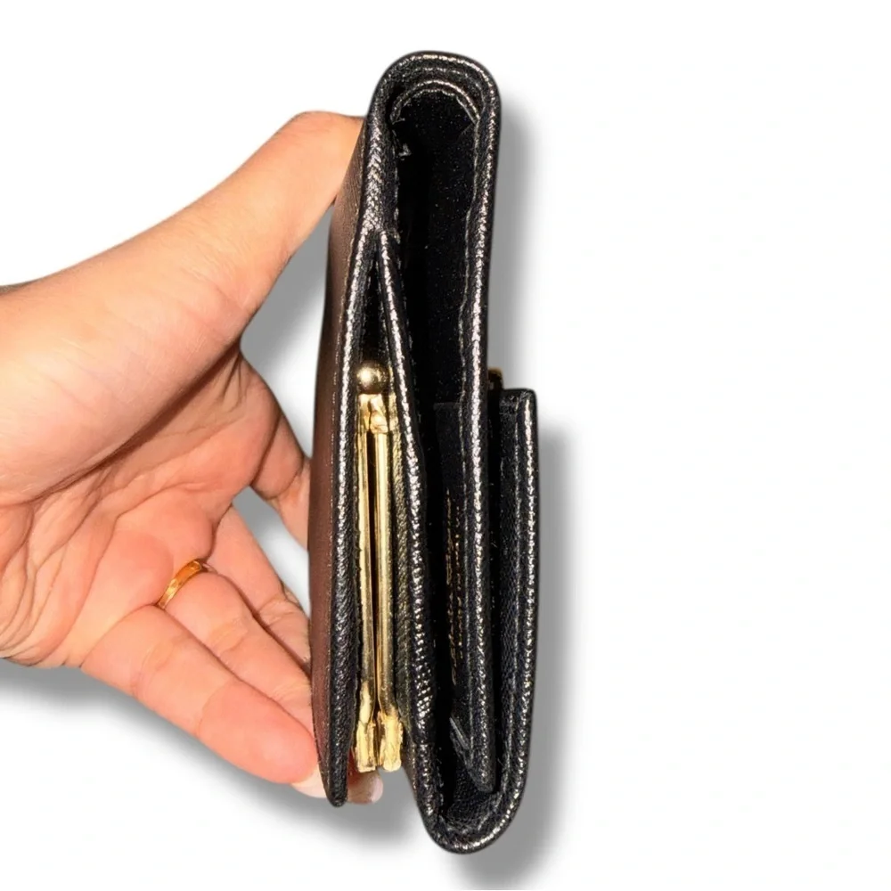 Salvatore Ferragamo Gancini Leather Wallet – New Condition